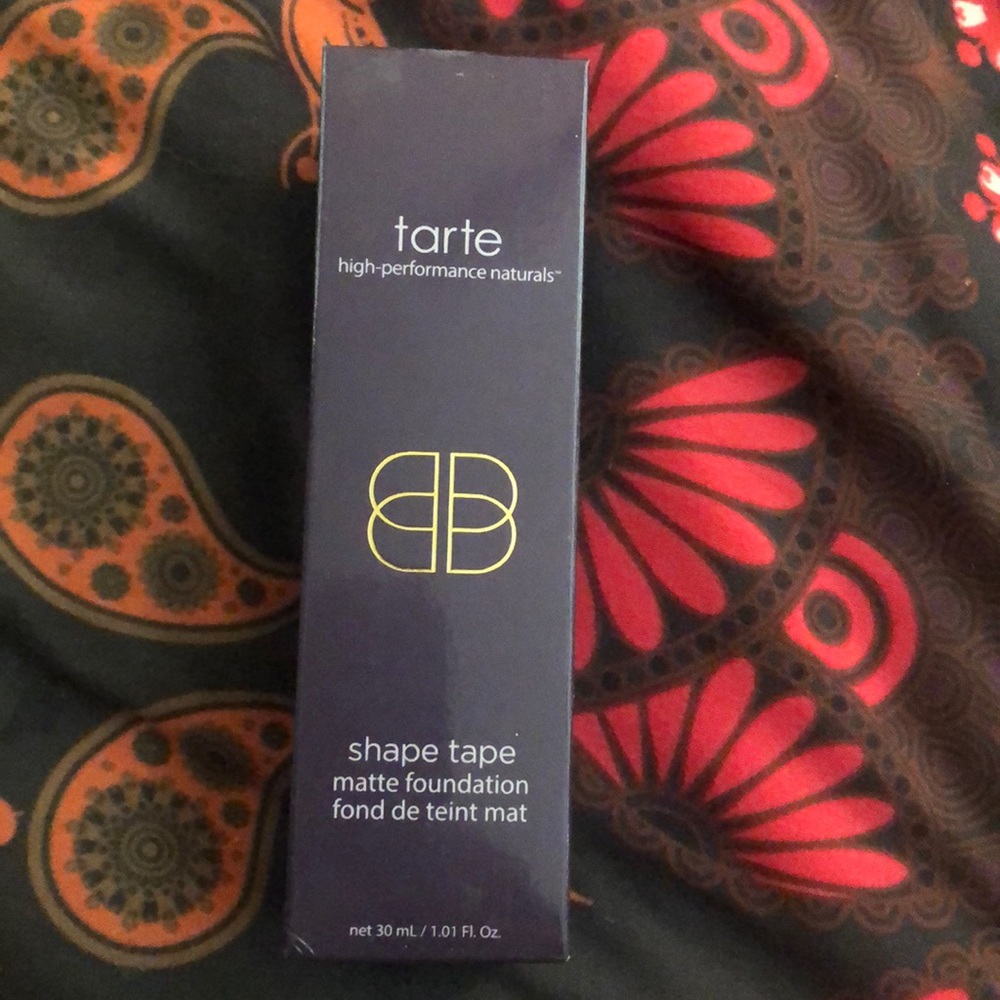 Tarte shape tape foundation in light neutral
